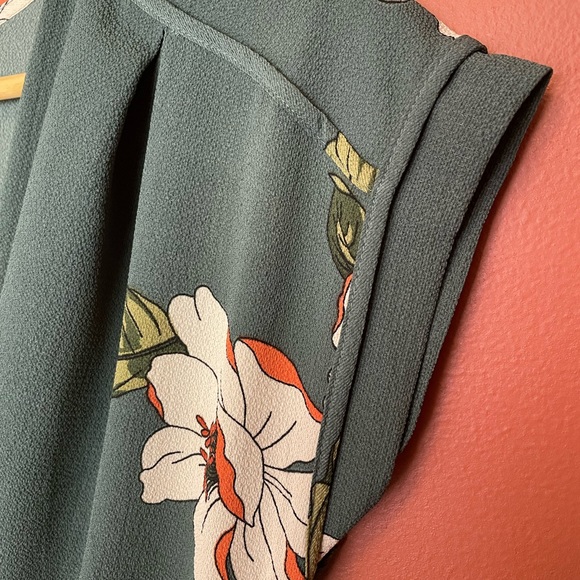 XS floral dress. Beautiful teal color. Tie waist and buttoned lower half. - Picture 4 of 5